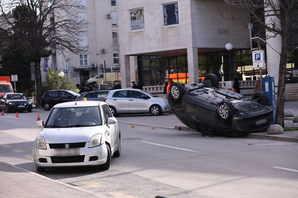 Prometna nesreća na Mažuranićevom šetalištu u Splitu - 6