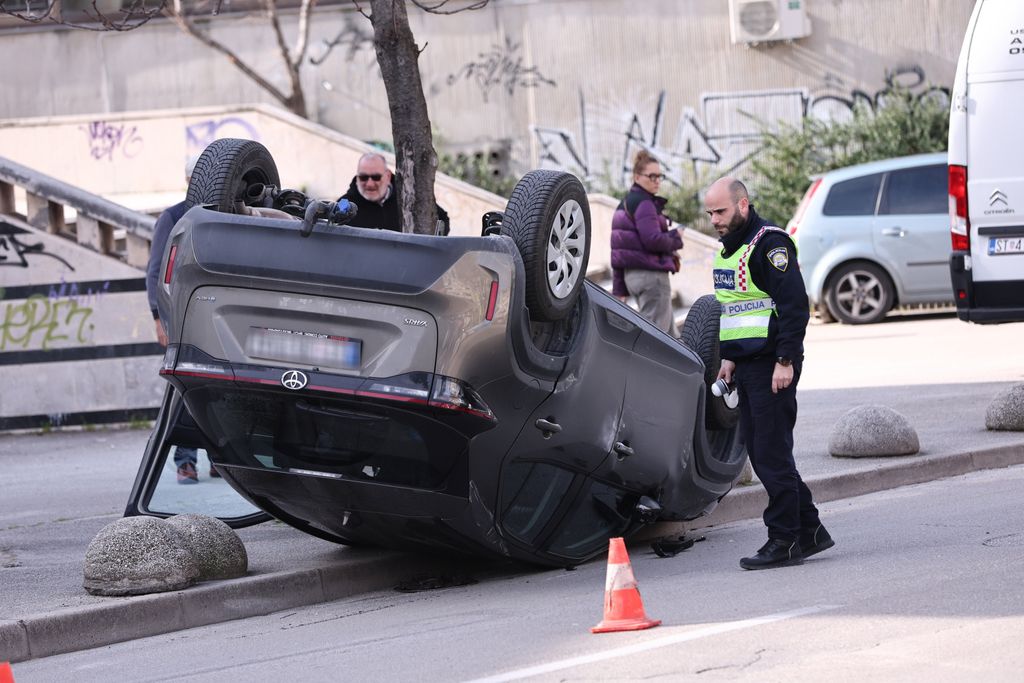 Prometna nesreća na Mažuranićevom šetalištu u Splitu - 6