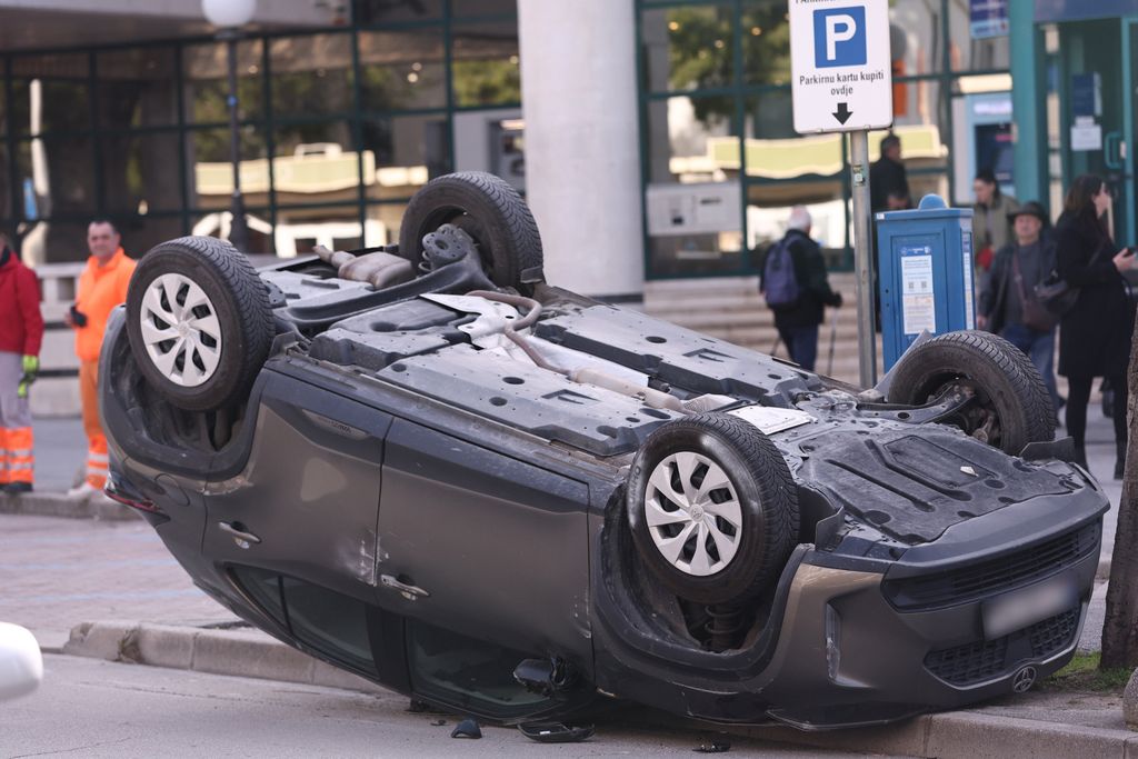 Prometna nesreća na Mažuranićevom šetalištu u Splitu - 6