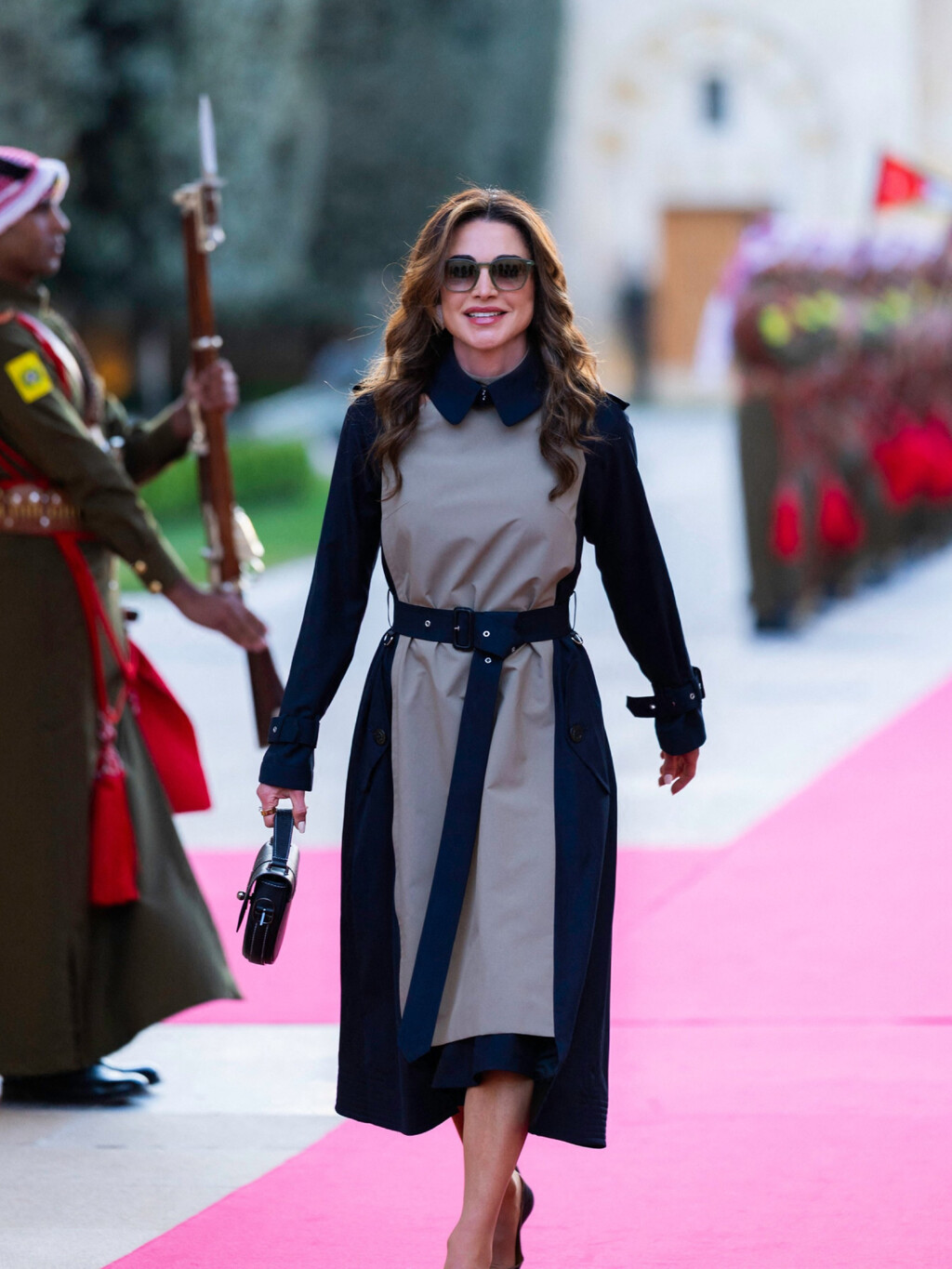 Kraljica Rania u dvobojnoj haljini - 2