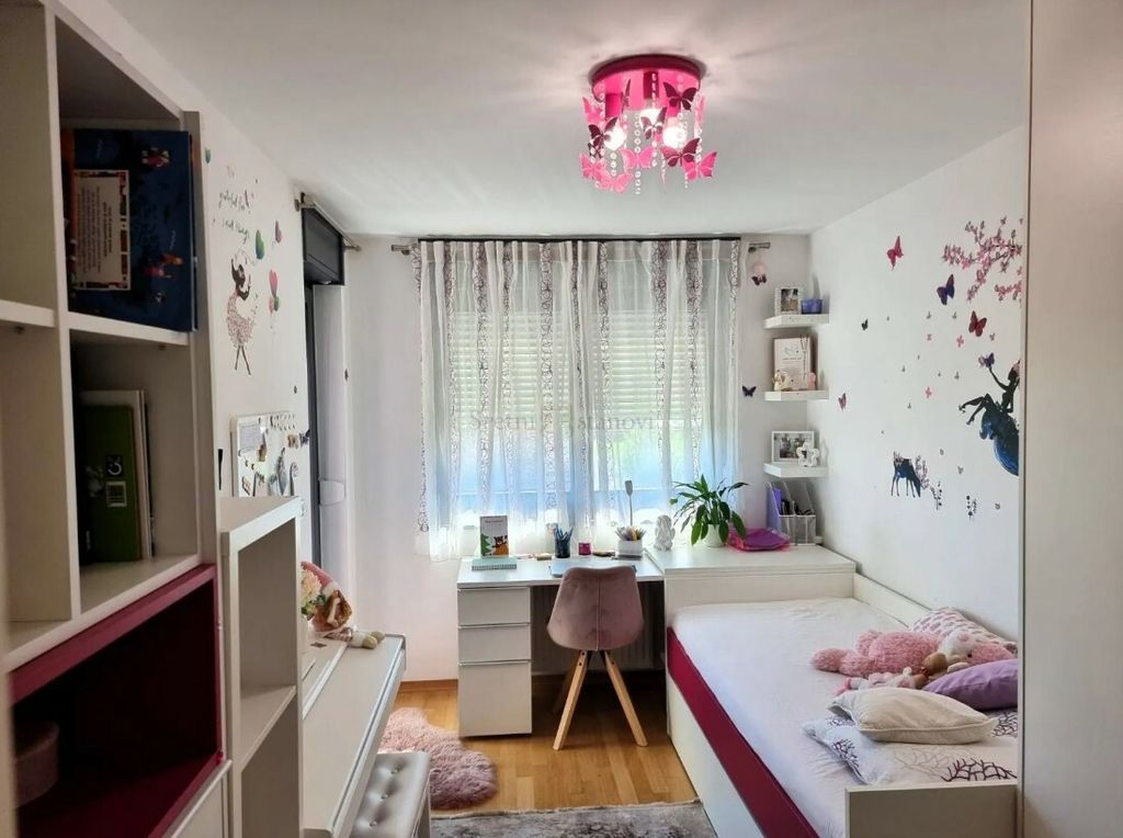 Luksuzan stan - pogled na Branimirovu - 4