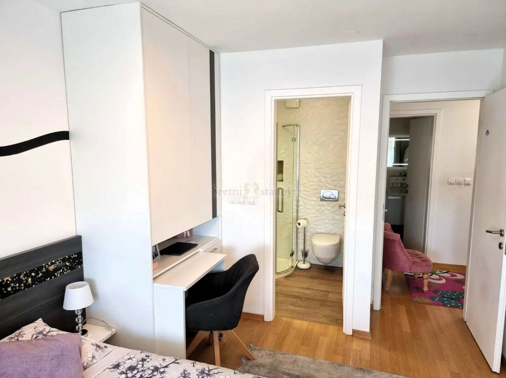 Luksuzan stan - pogled na Branimirovu - 4