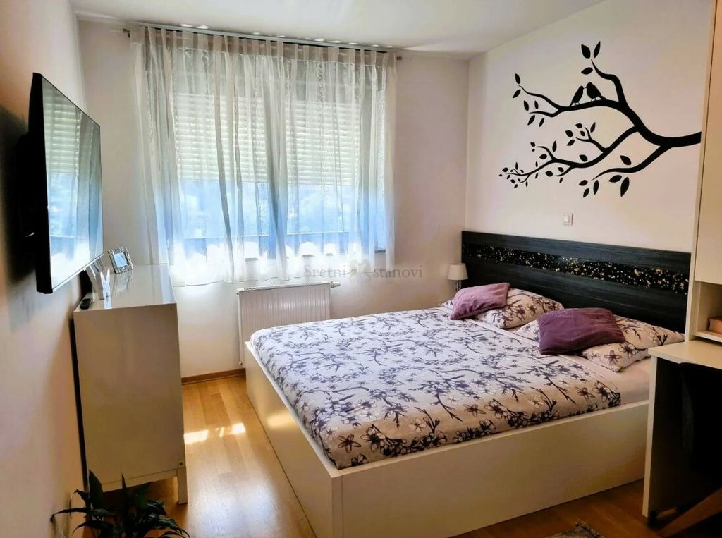 Luksuzan stan - pogled na Branimirovu - 4