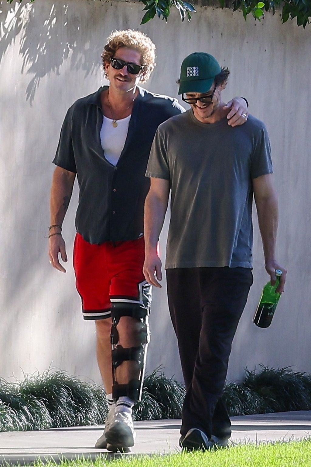 Pedro Pascal, Rafael Olarra