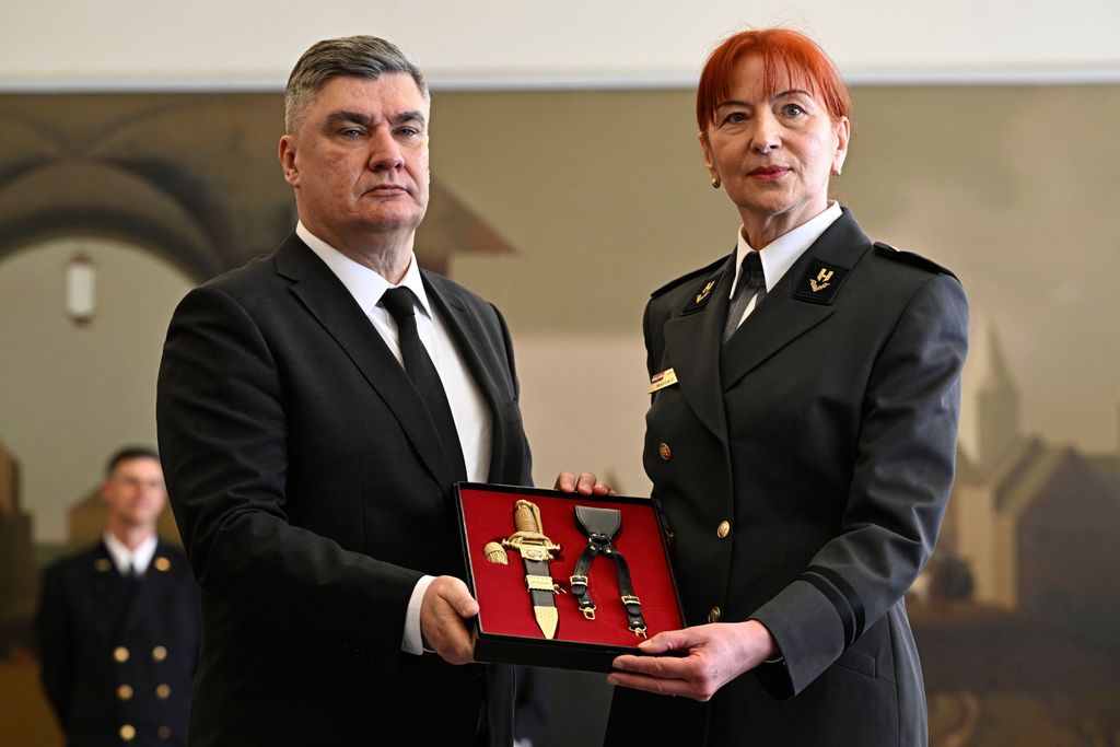 Zoran Milanović s časnicima