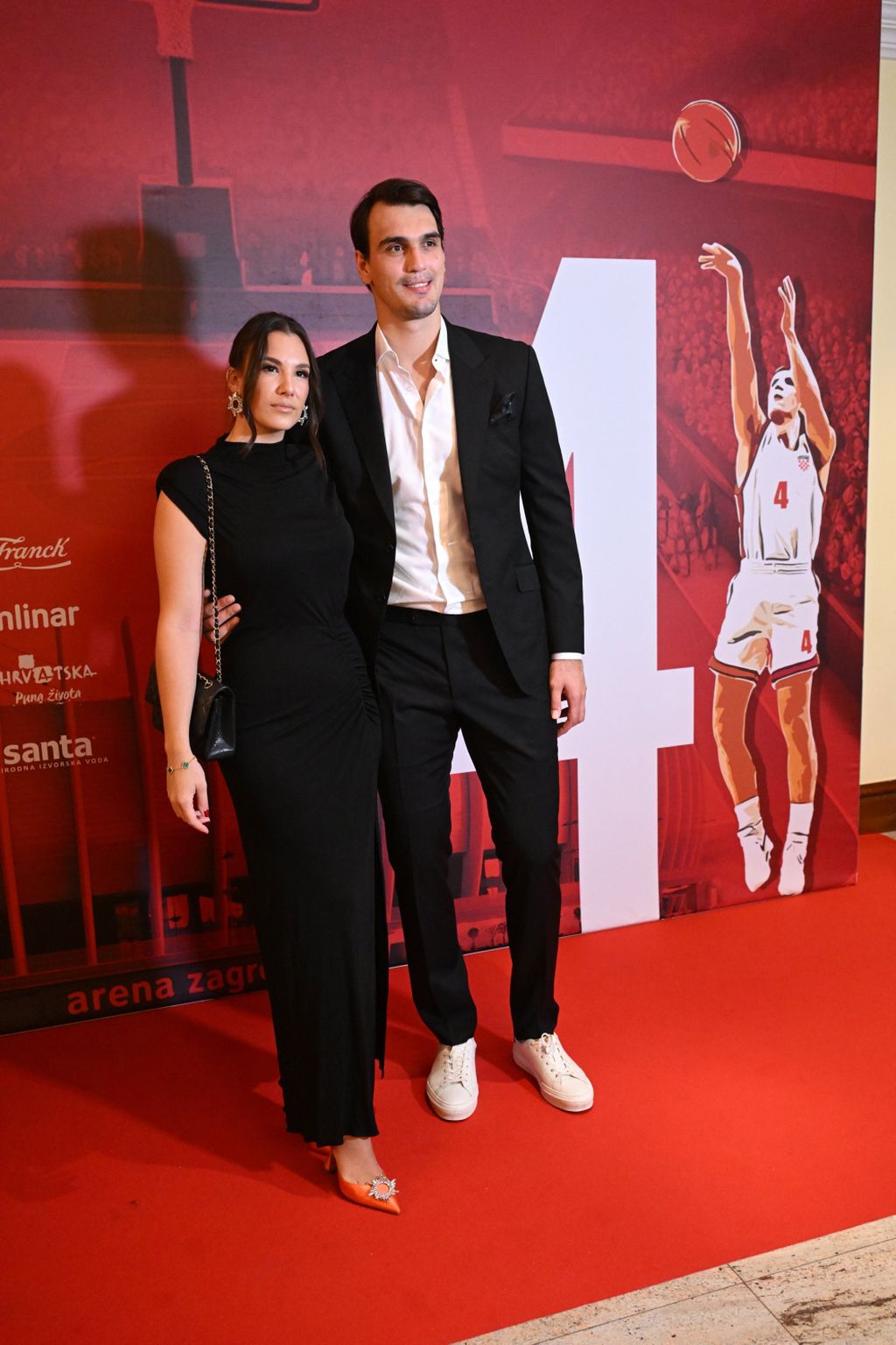 Dario Šarić s partnericom