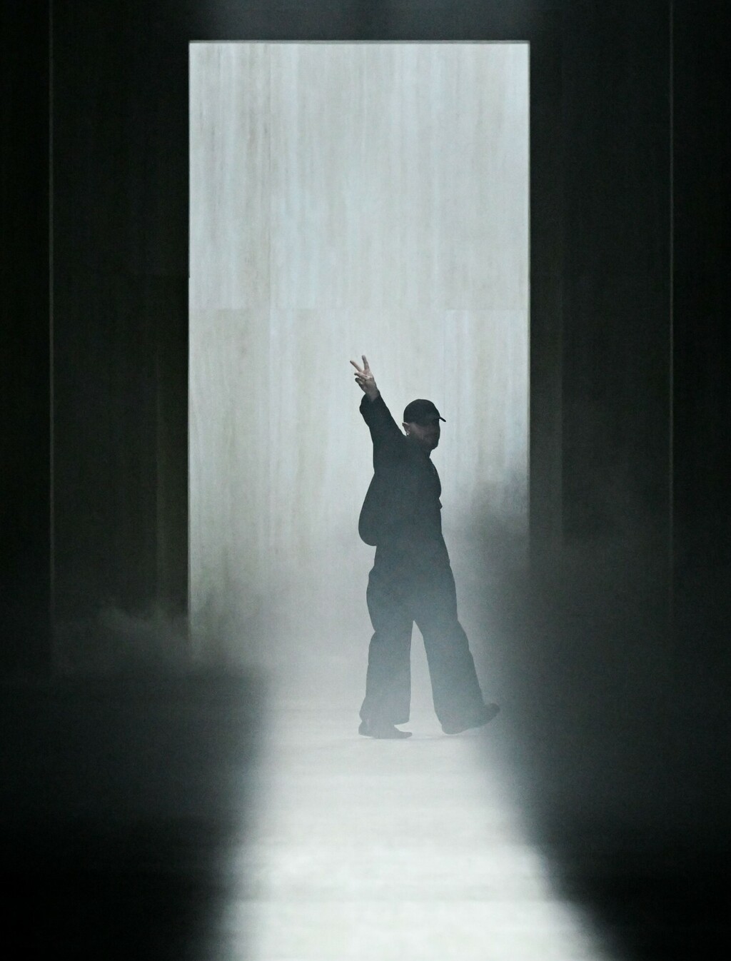 Demna na kraju Guccijeve revije za jesen/zimu 2026.