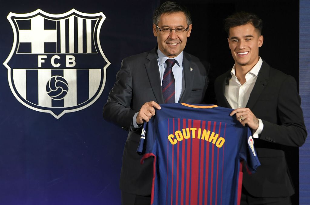 Philippe Coutinho i Josep Maria Bartomeu (Foto: AFP)