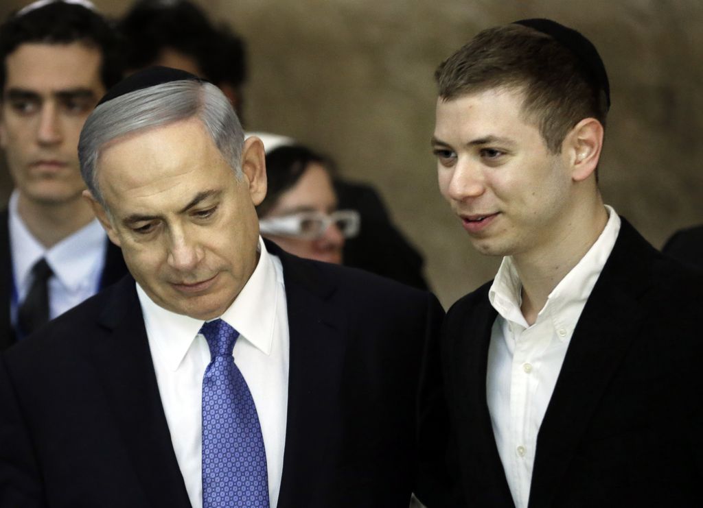 Izraelski premijer Benjamin Netanyahu i najstariji sin Yair (Foto: AFP)