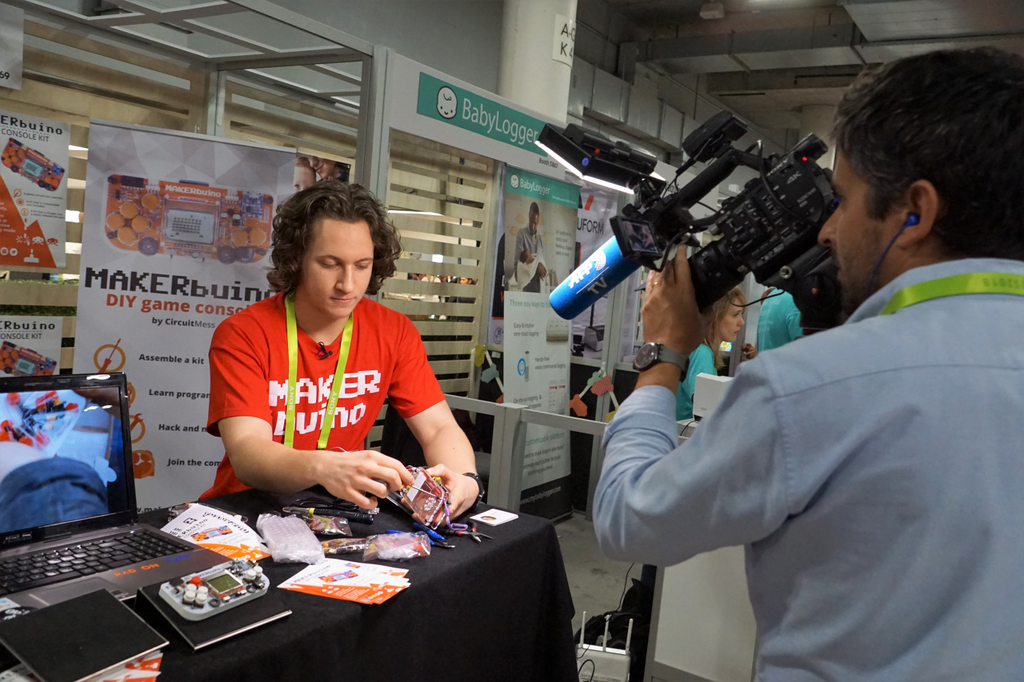 Albert Gajšak i MAKERbuino (Foto: HT)