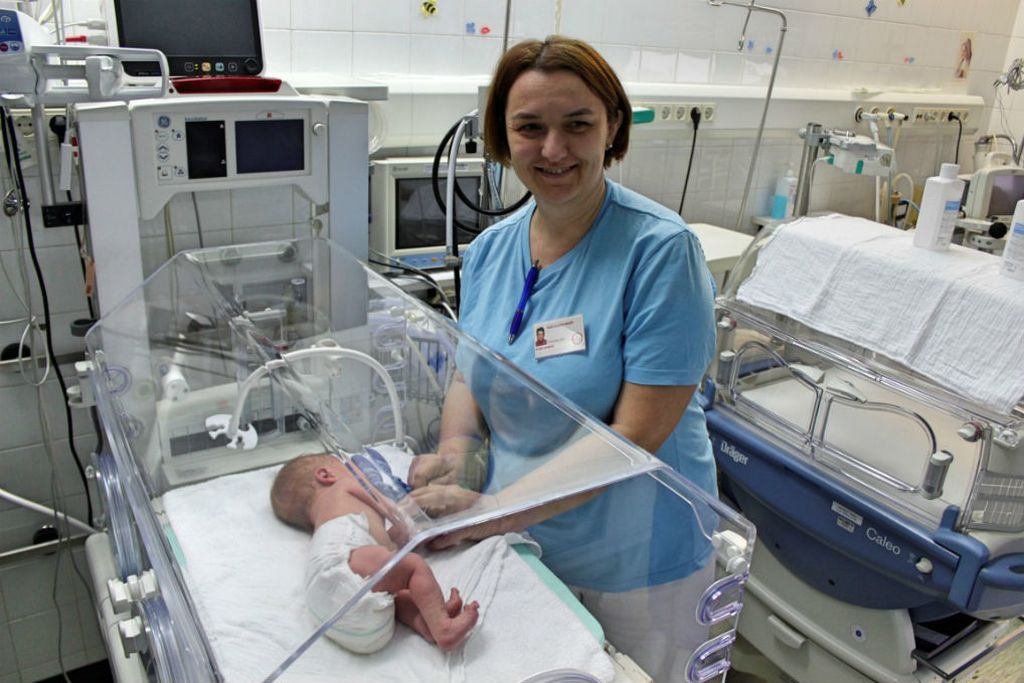 Opća bolnica Virovitica je među prvima u Hrvatskoj koja prerano rođenim bebama nudi hobotnicu za smirenje i utjehu