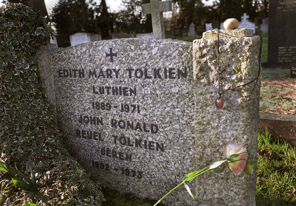 Spomenik na grobu Edith i J. R. R. Tolkiena