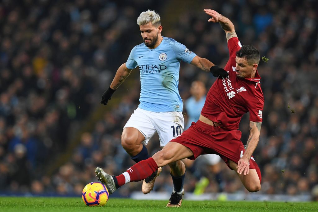 Sergio Aguero i Dejan Lovren (Foto: AFP)