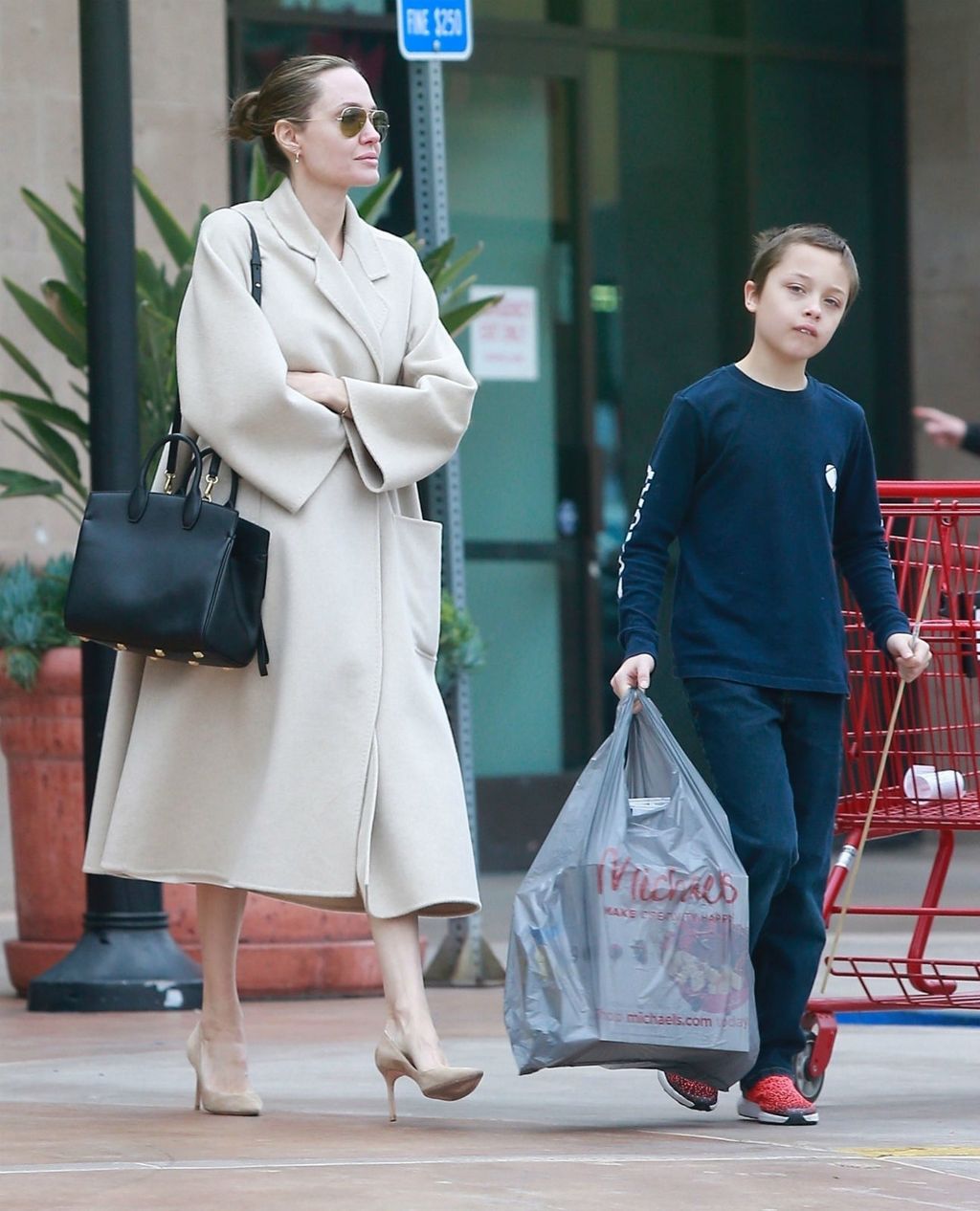 Slavna glumica otišla je u kupovinu s desetogodišnjim sinom Knoxom