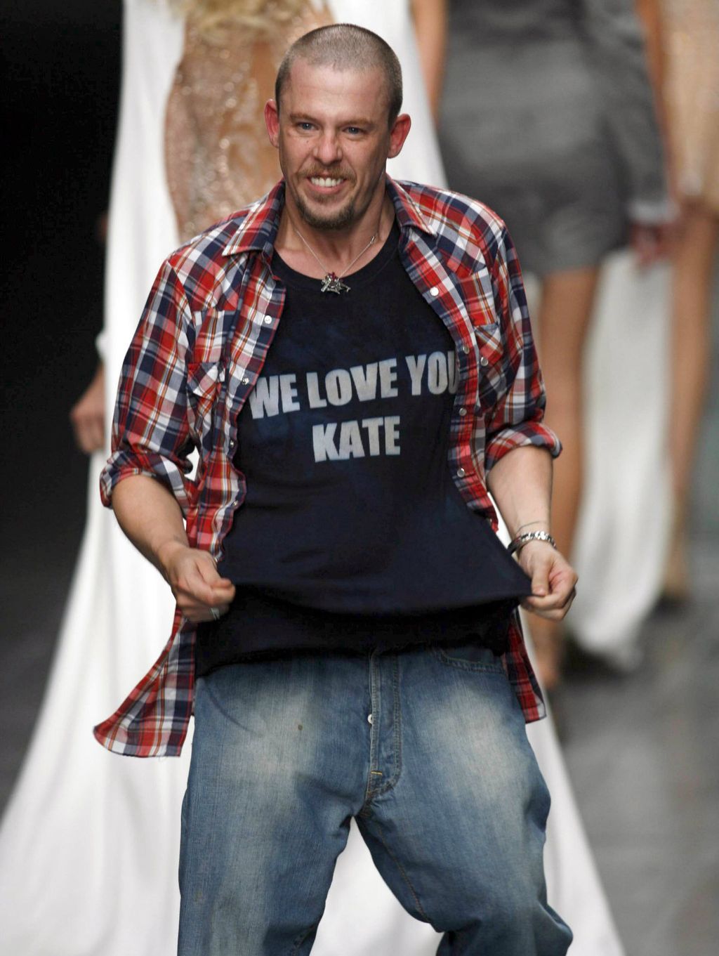 Nakon skandala, javnu podršku pružio joj je Alexander McQueen