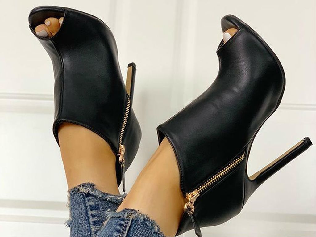 Crne gležnjače omiljeni su komad mnogim ženama