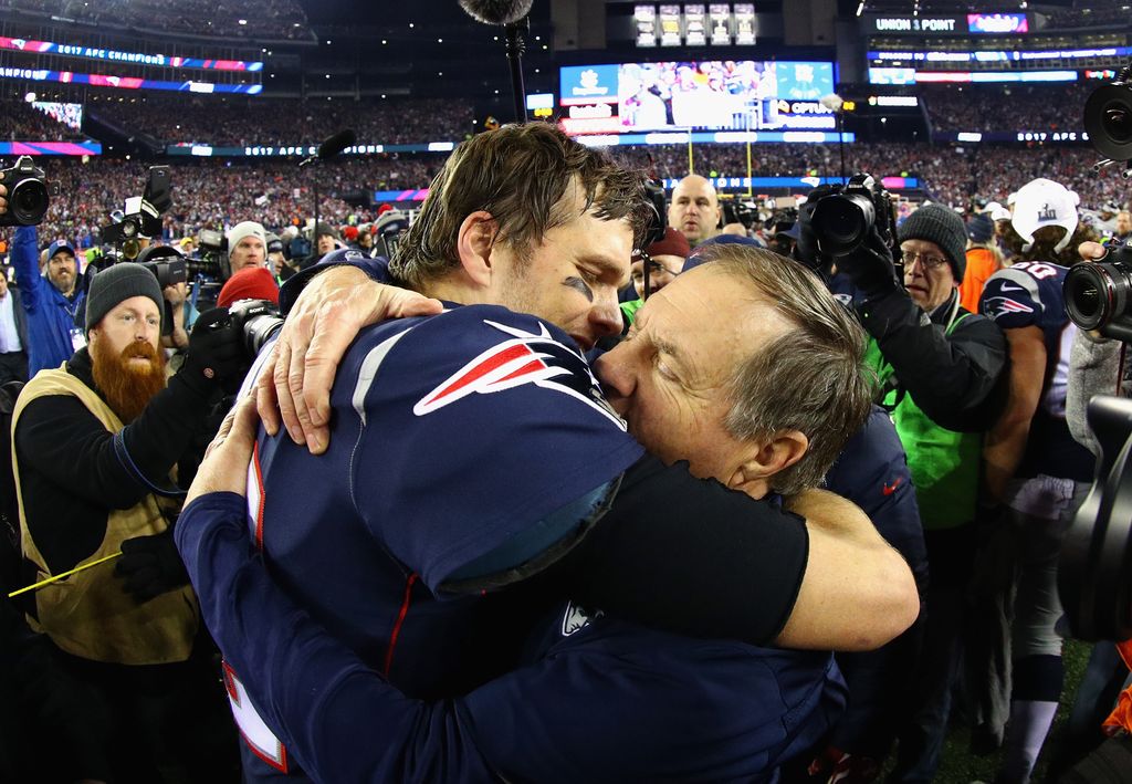 Brady i Belichick u zagrljaju (Foto: AFP)