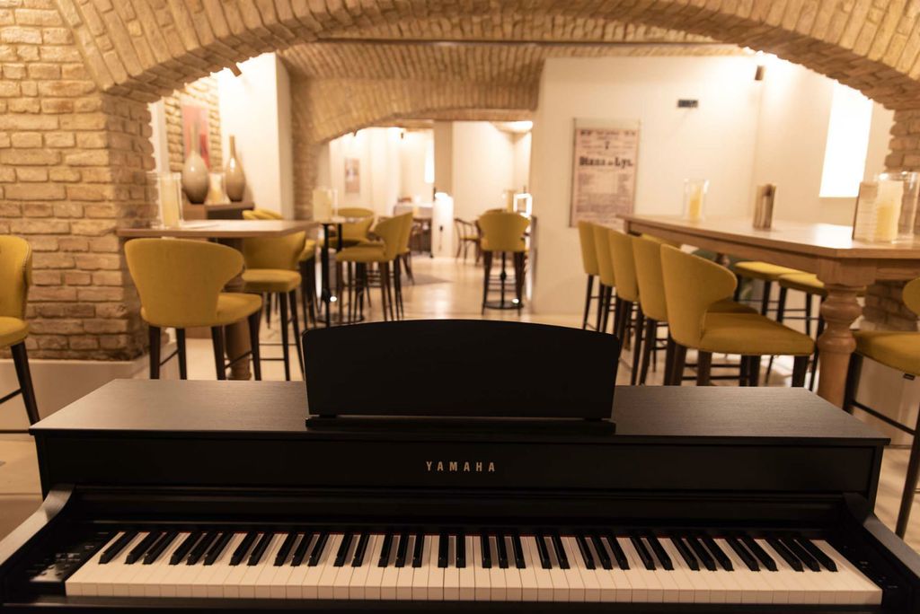 U novootkrivenom prostoru Kazališne kavane Kavkaz otvoren je Piano bar - 3