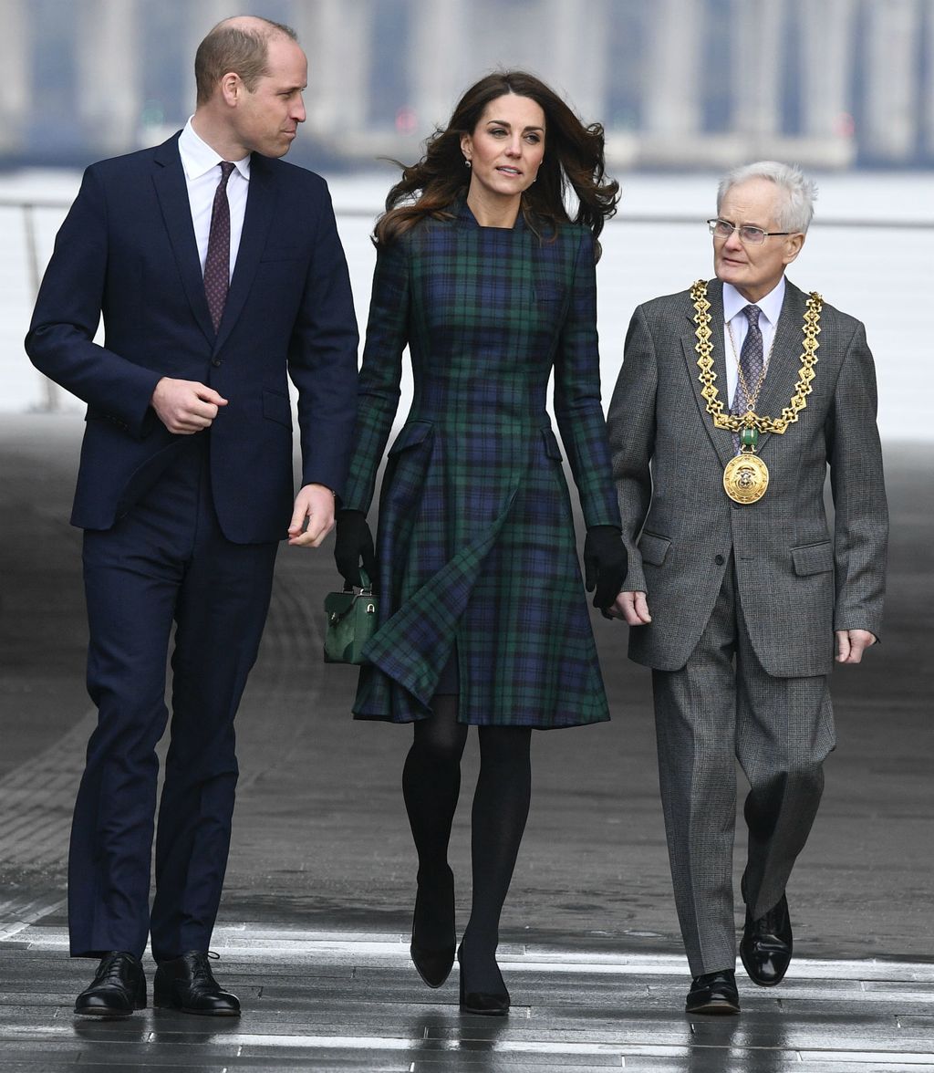 Catherine Middleton u već nošenim štiklama i kaputu starom barem šest godina - 1