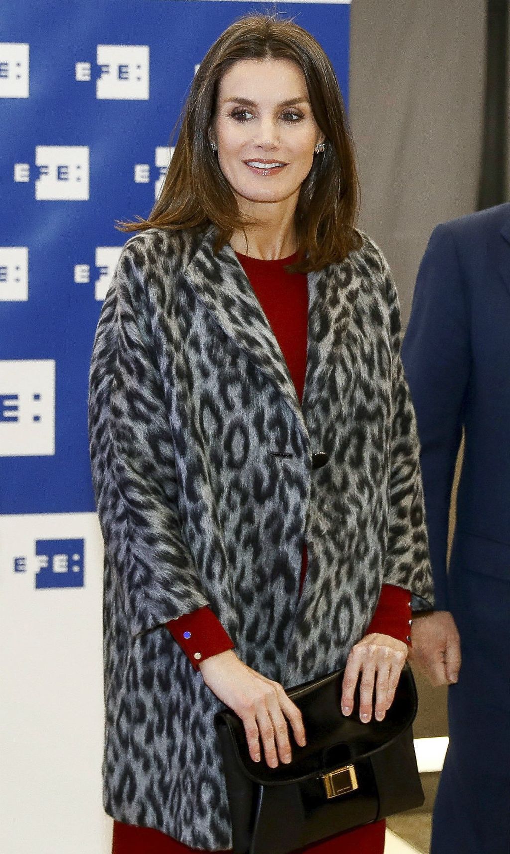 Kraljica Letizia u kaputu s leopard uzorkom modne kuće Hugo Boss