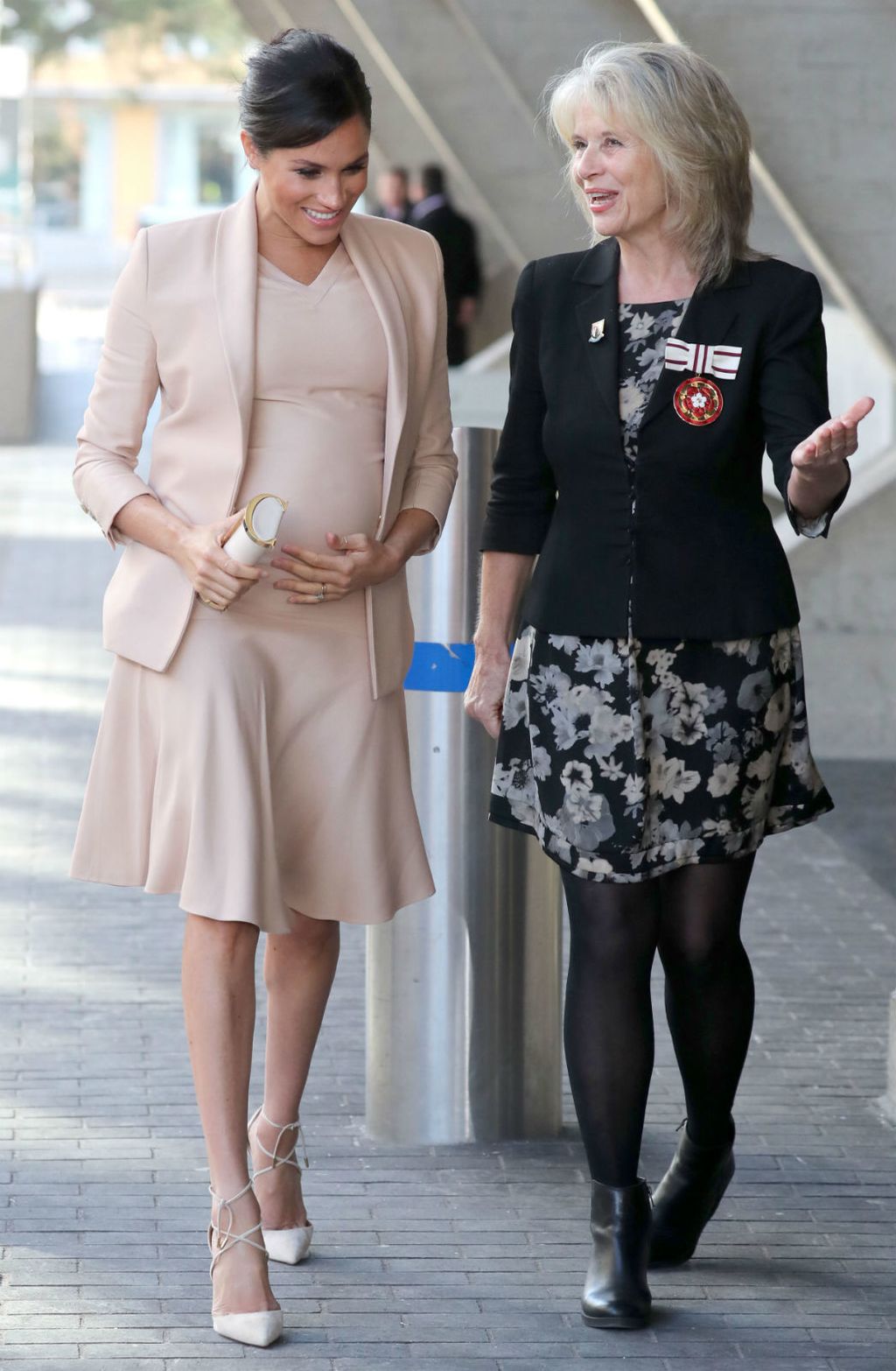 Meghan Markle u kostimu Brandona Maxwella i štiklama brenda Aquazzura