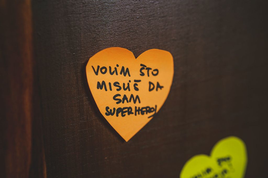 Srce s porukom na vratima dječje sobe - 17