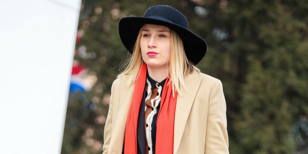 Plavokosa dama iz centra Zagreba u upečatljivim najlonkama - 3