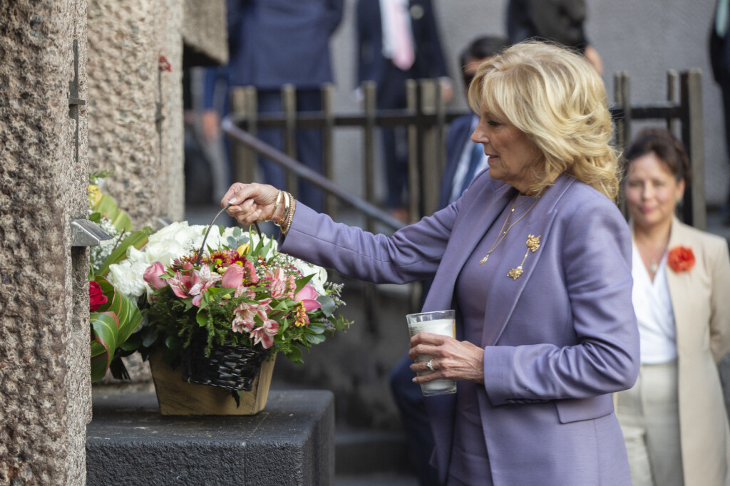 Jill Biden posjetila je baziliku Gospe Guadalupske u Mexico Cityju - 3