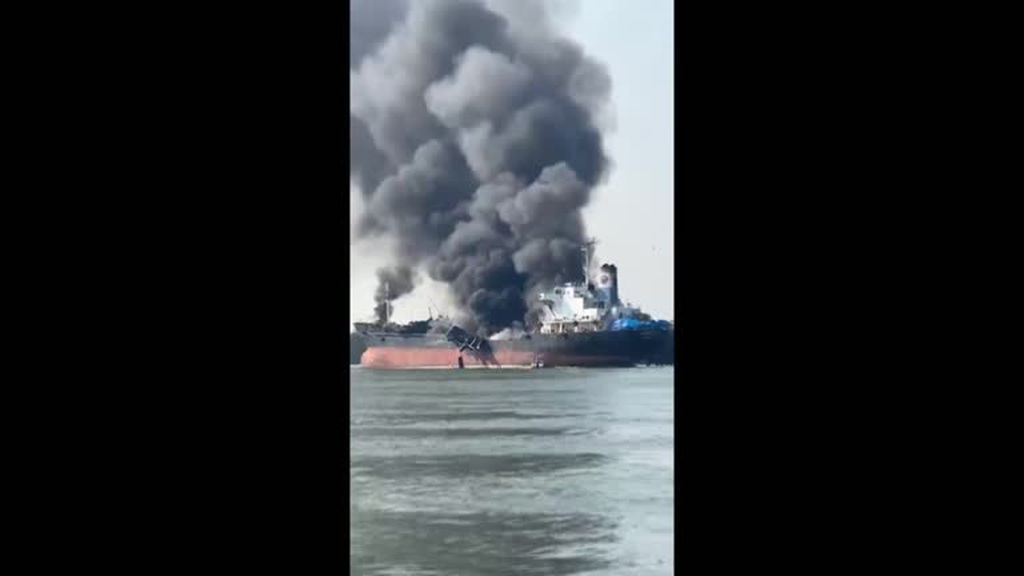 Jedna osoba poginula u eksploziji na tankeru