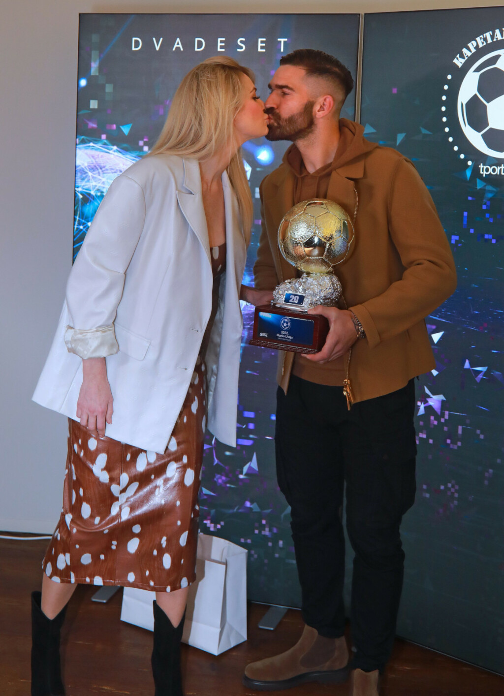 Iris Livaja u kožnatoj haljini brenda Rotate i crnim čizmama - 4