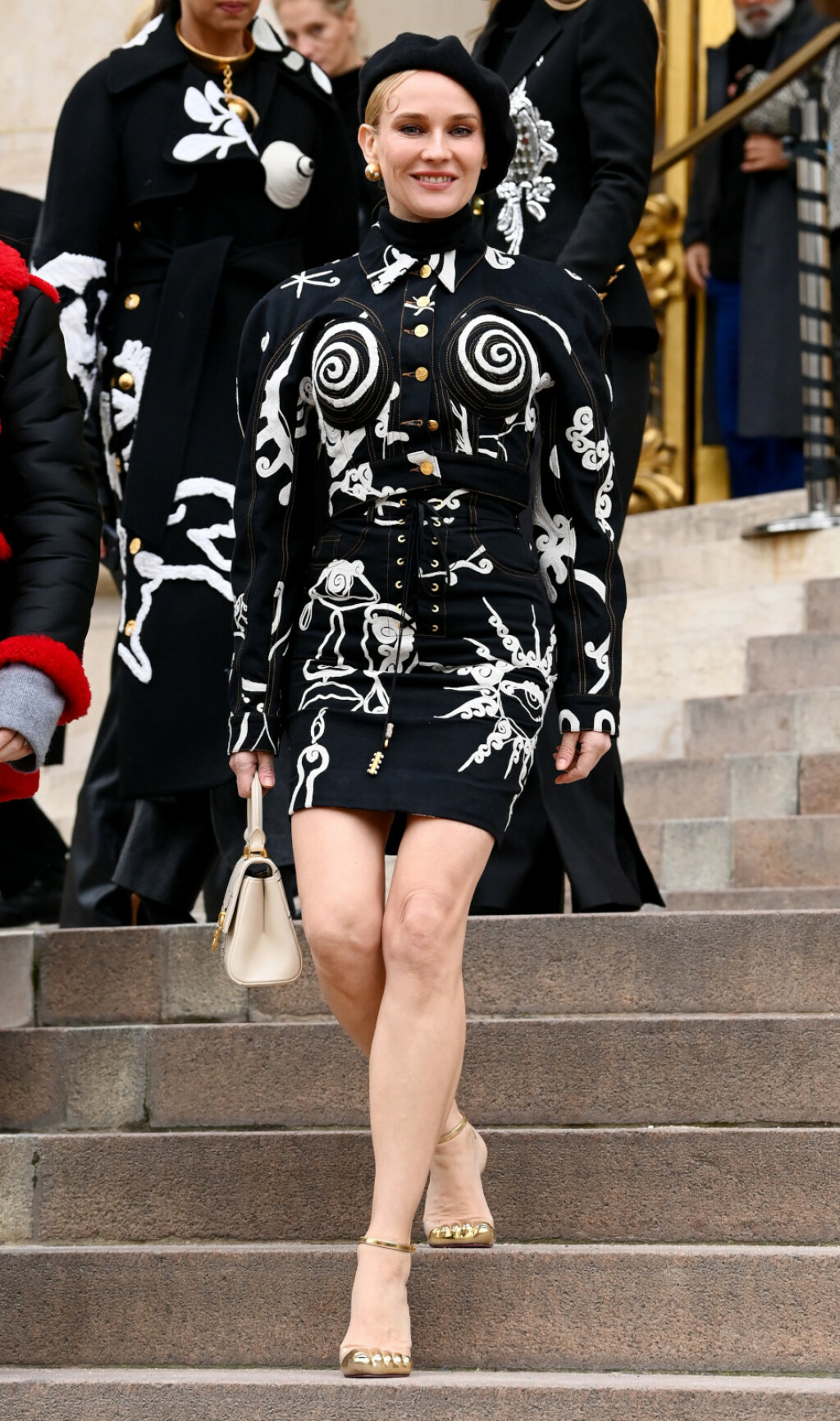 Modna kuća Schiaparelli ima decentniju verziju zlatne haljine kakvu je nosila Lepa Brena - 3