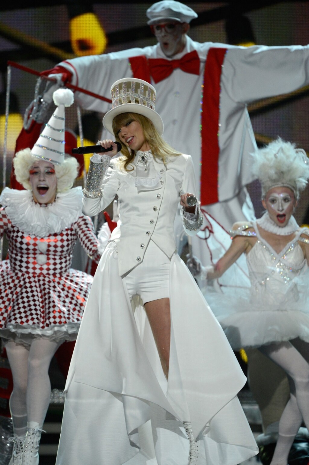 Nastup Taylor Swift na dodjeli nagrada Grammy 2013. godine inspiriran je 'Alisom u Zemlji čudesa'