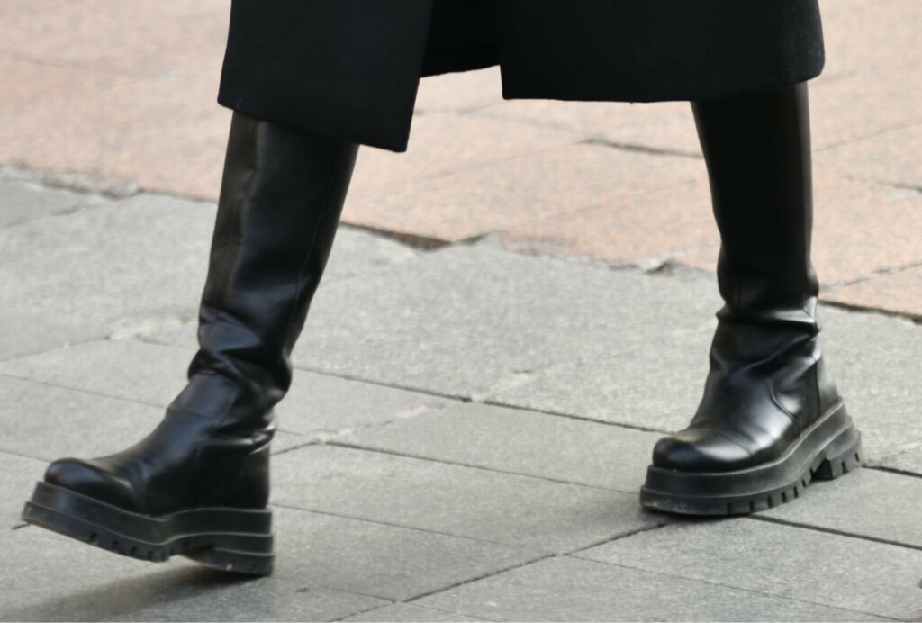 Plavokosa damu iz centra Zagreba u nepogrešivoj crnoj kombinaciji