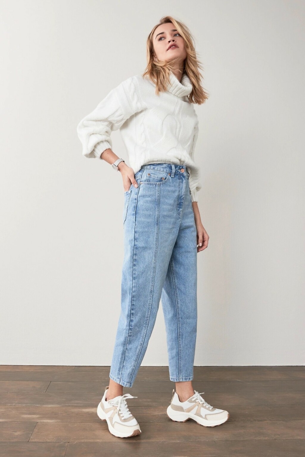 Next, 16 eura (120,55 kn)