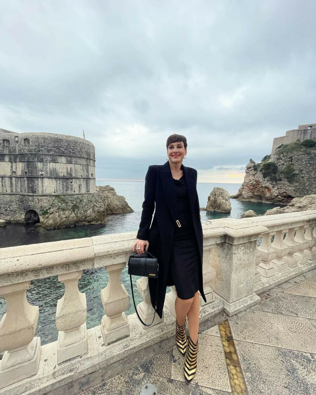 Irena Pecotić u zlatno-crnim gležnjačama - 4