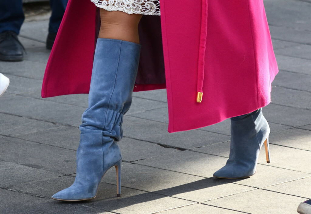 Zagrebačka street stylerica nosi plave čizme od brušene kože