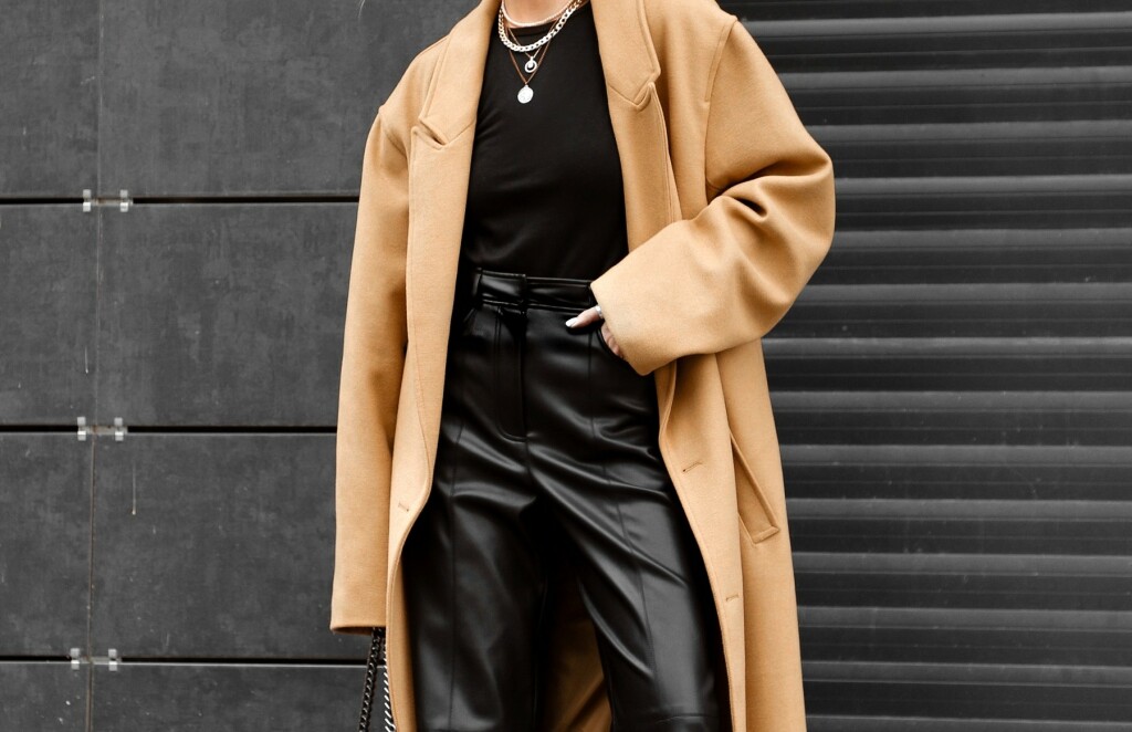 Bež kaput je svestrani modni klasik