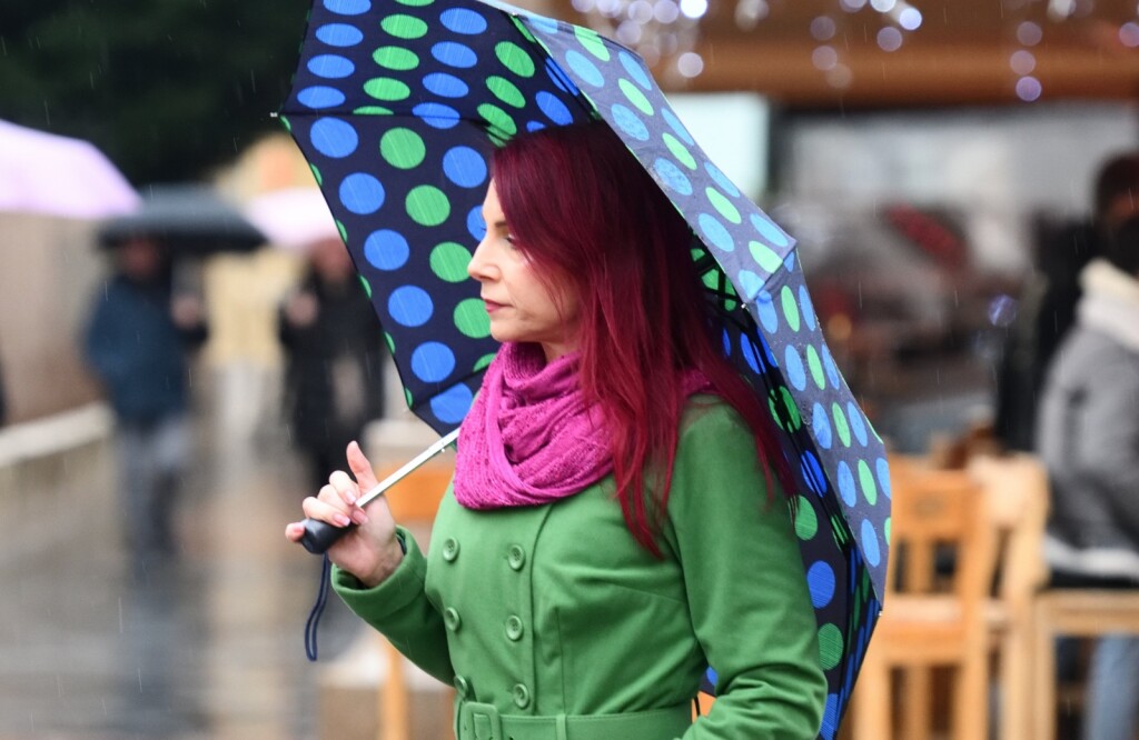 Street style izdanje u zelenoj i ružičastoj boji