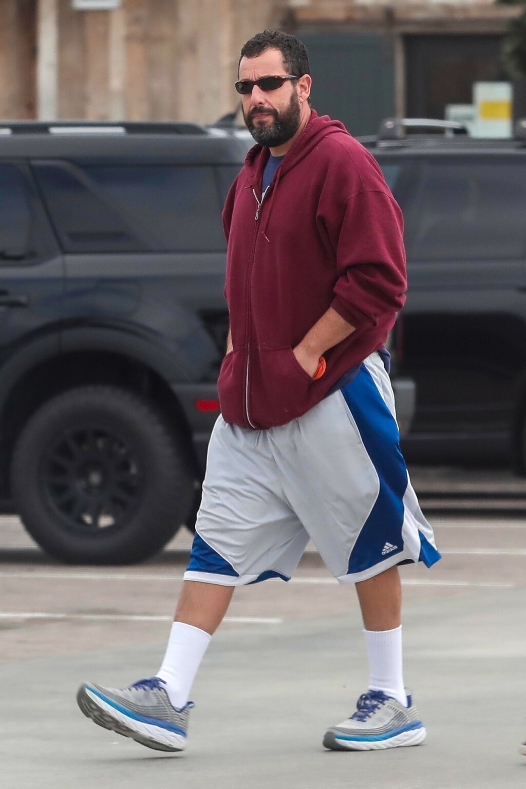 Adam Sandler u košarkaškim hlačama
