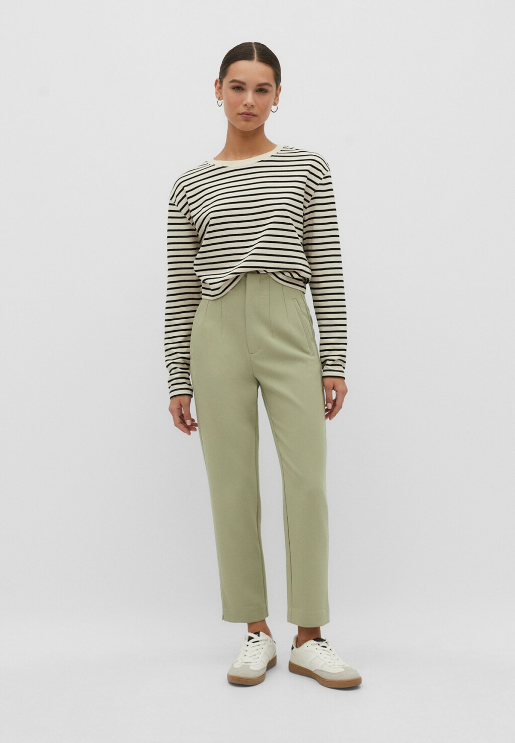 Stradivarius, snižene s 25,99 na 15,99 eura