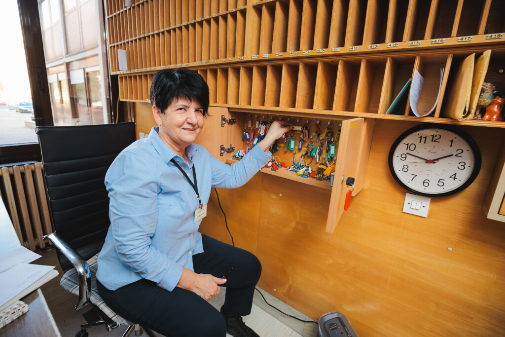 Terezija Jukić radi kao recepcionar na porti u Domu umirovljenika Sveta Ana u Zagrebu - 2