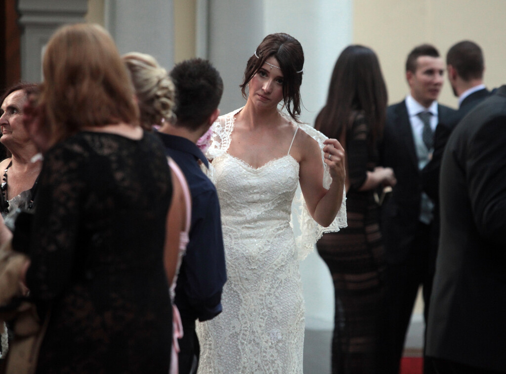 Ina Štrlek na vjenčanju s rukometašem Manuelom Štrlekom nosila je vjenčanicu modne kuće Vesna Sposa - 3
