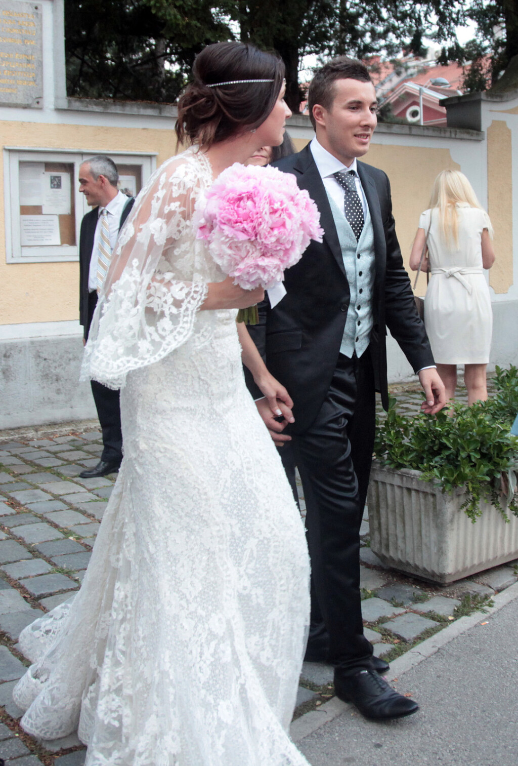 Ina Štrlek na vjenčanju s rukometašem Manuelom Štrlekom nosila je vjenčanicu modne kuće Vesna Sposa - 6