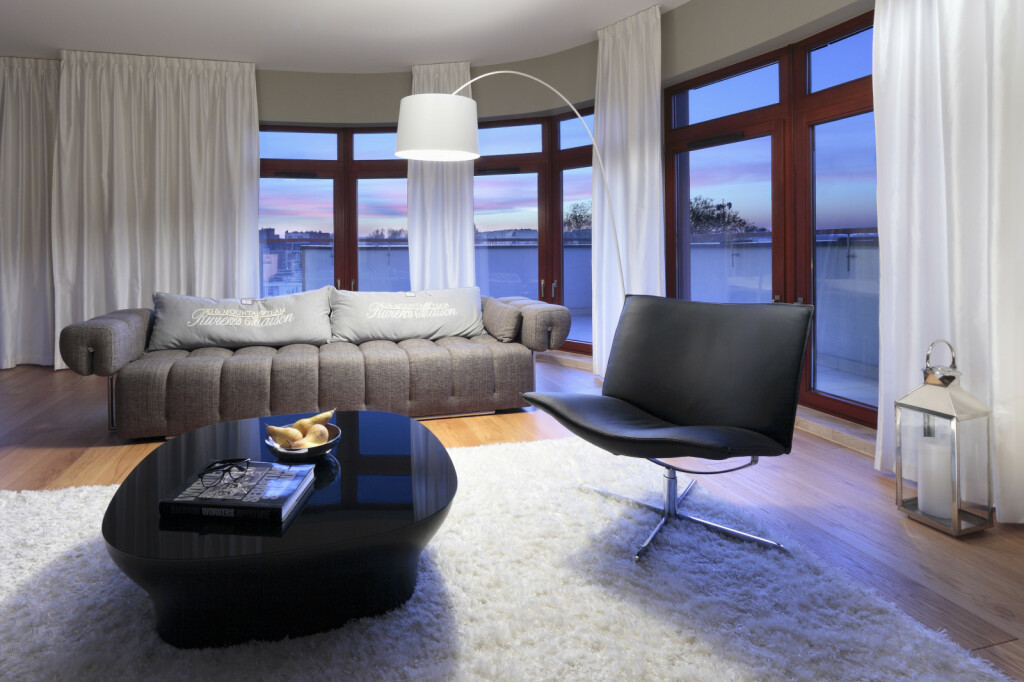 Staklena stijena u domu