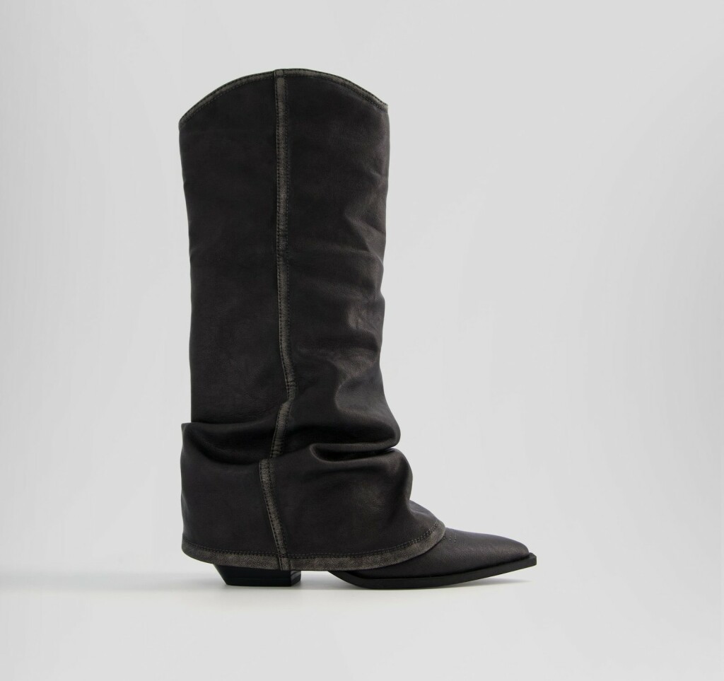 Bershka čizme, 25,99 eura (prije 59,99 eura)