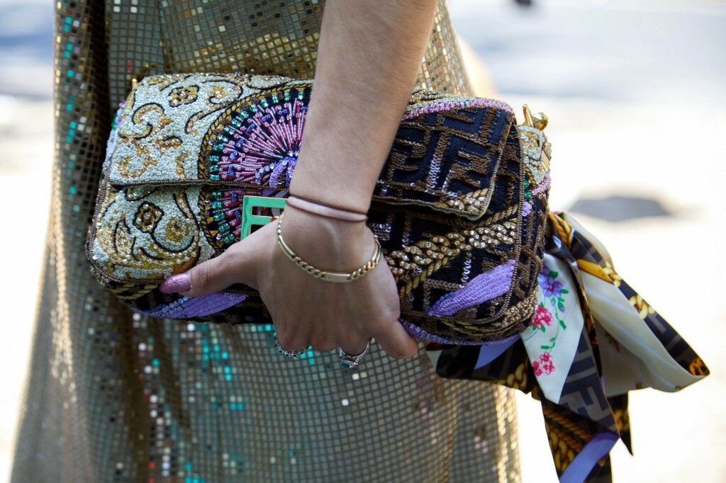 Torbica ukrašena maramom