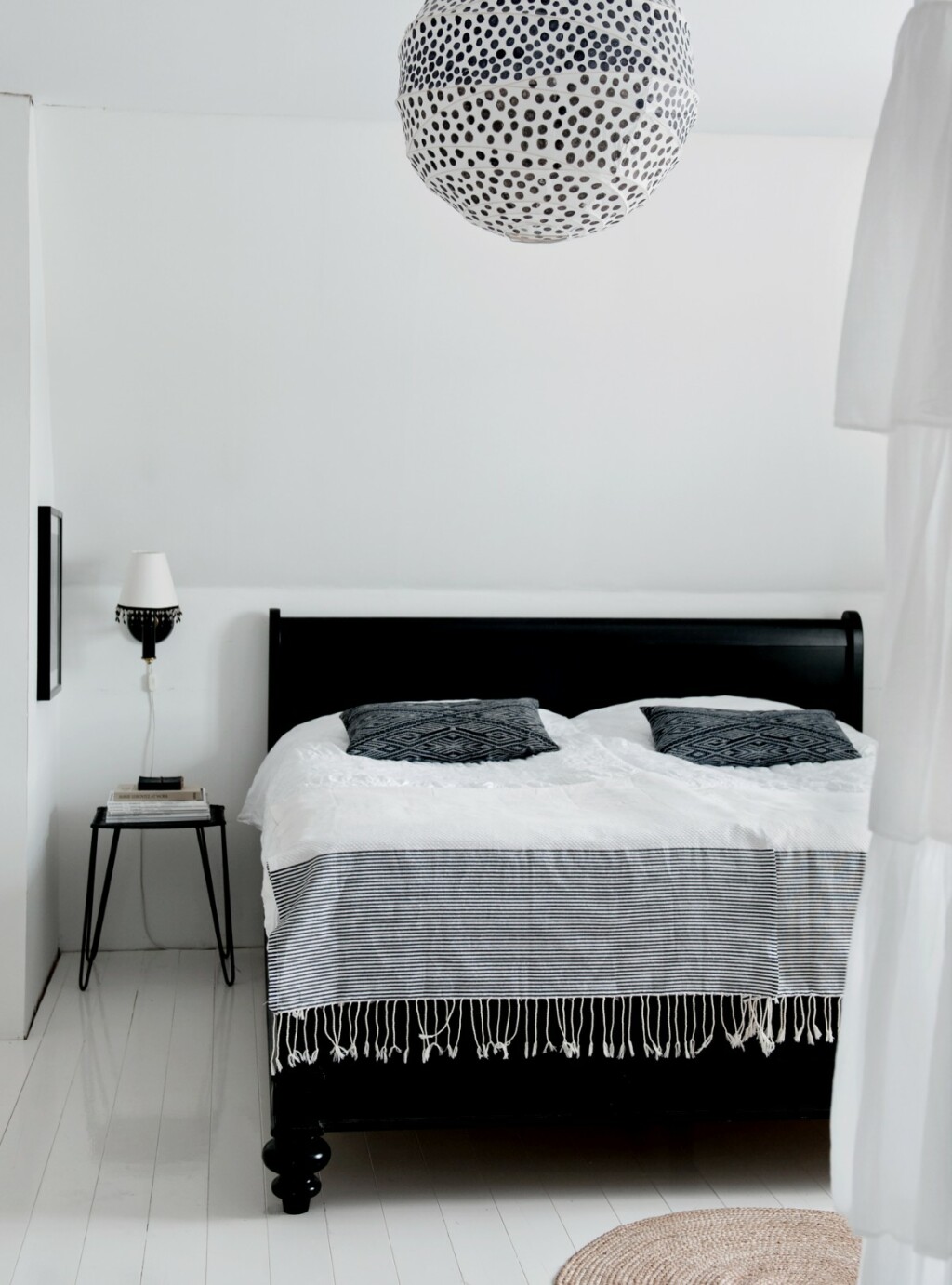 Crna boja u uređenju spavaće sobe - 4