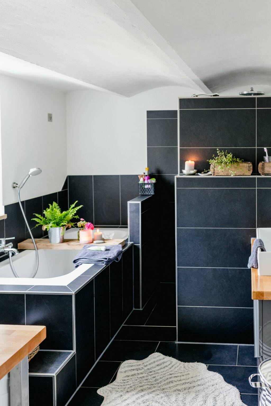 Crna boja u uređenju kupaonice - 2