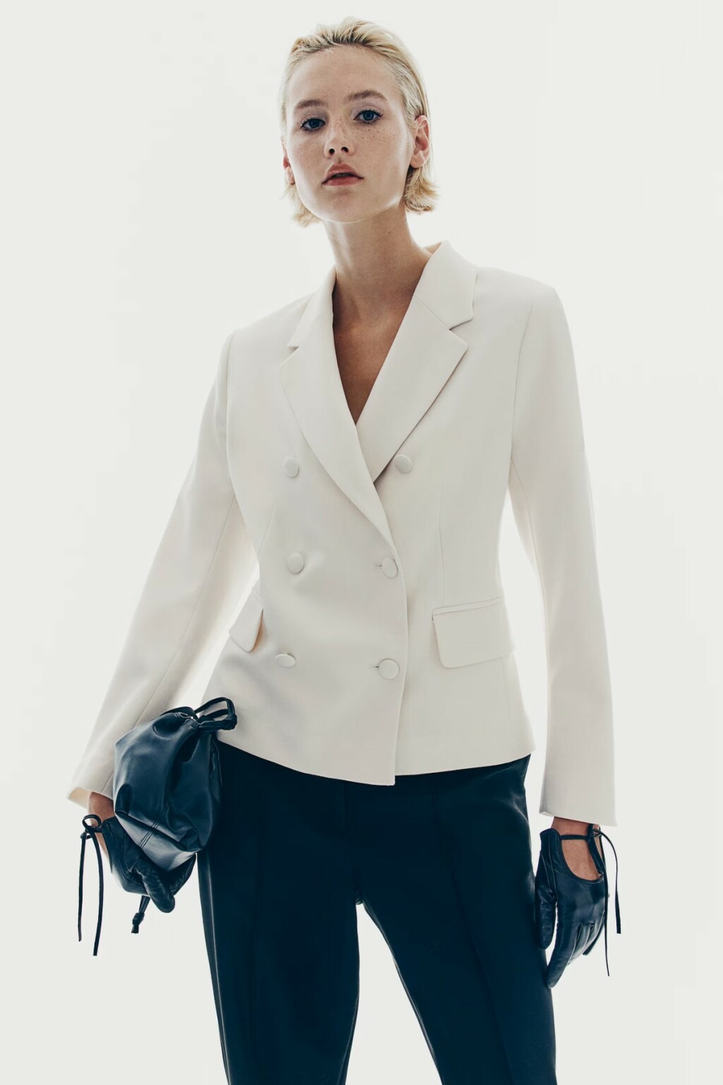 H&M, snižen s 44,99 na 25,99 eura