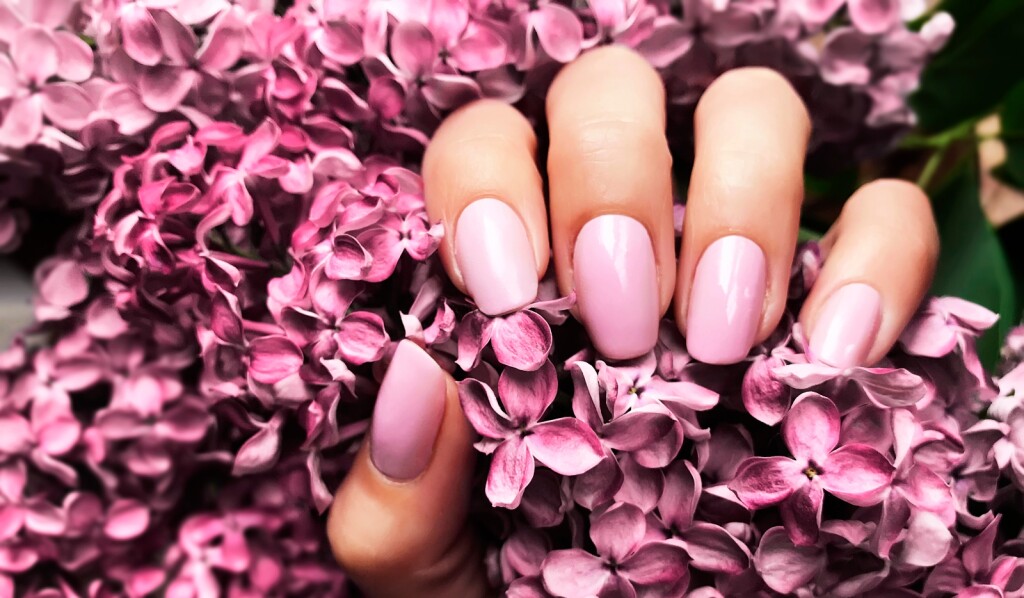 Ružičasta manikura